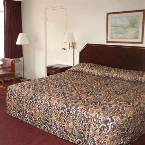 Sands Central Inn Hot Springs Ruang foto